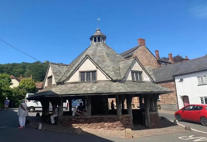 ベーシックルーム, The Carew Arms
