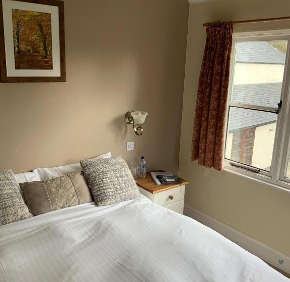 基本间, The Carew Arms