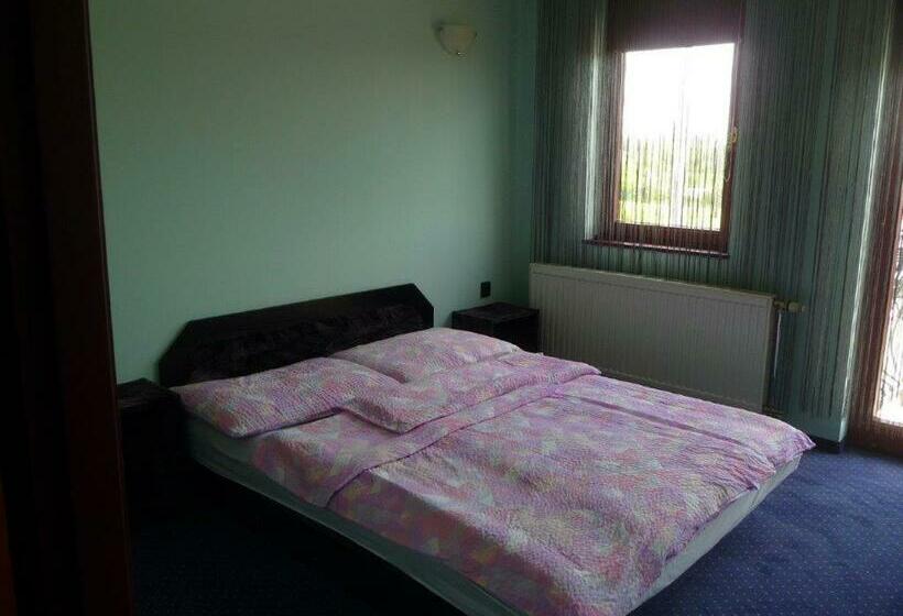 패밀리 룸, Kőrös