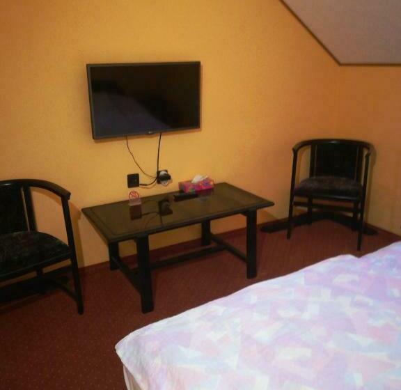 디럭스 룸, Kőrös