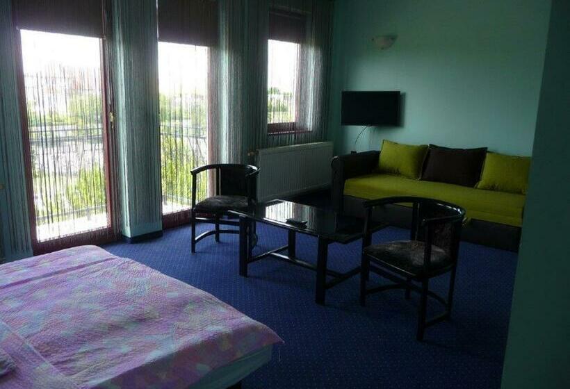 패밀리 룸, Kőrös