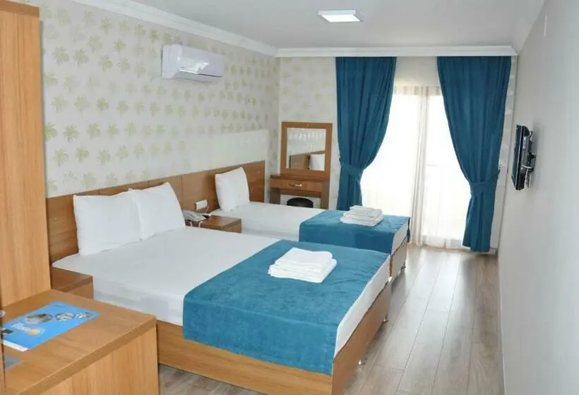 バルコニー付きスタンダードトリプルルーム, İskele Otel