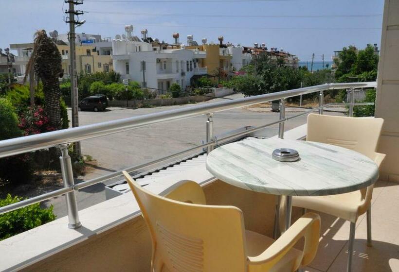 اتاق استاندارد چهارنفره با بالکن, İskele Otel