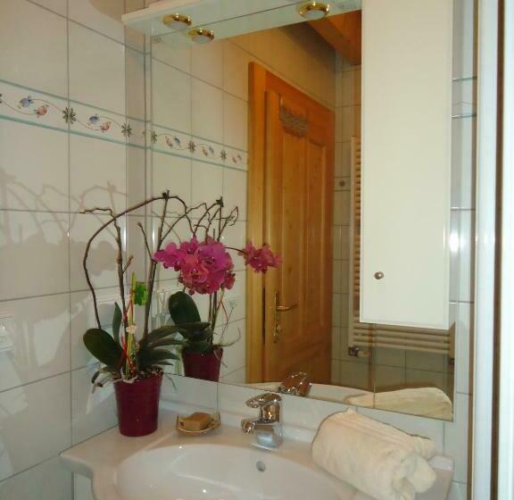 발코니가 있는 2 베드룸 아파트, Leebhof