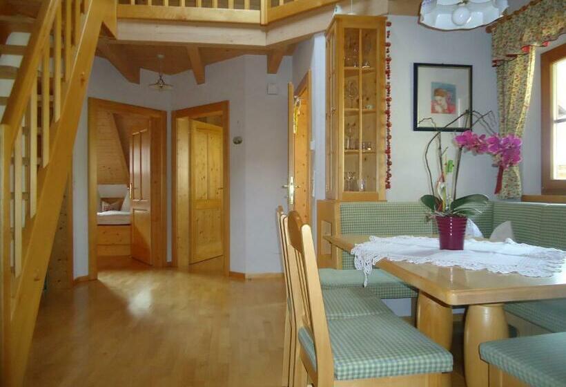 발코니가 있는 2 베드룸 아파트, Leebhof