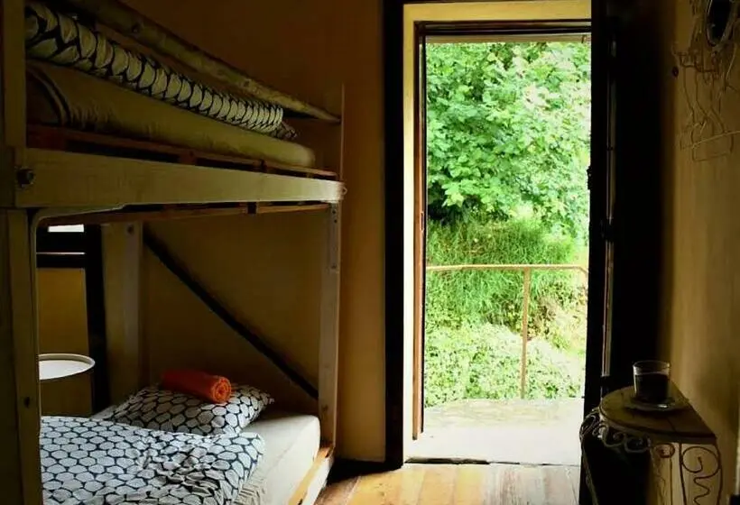 ルームシェアのワンベッド, Watermill Moinho Garcia