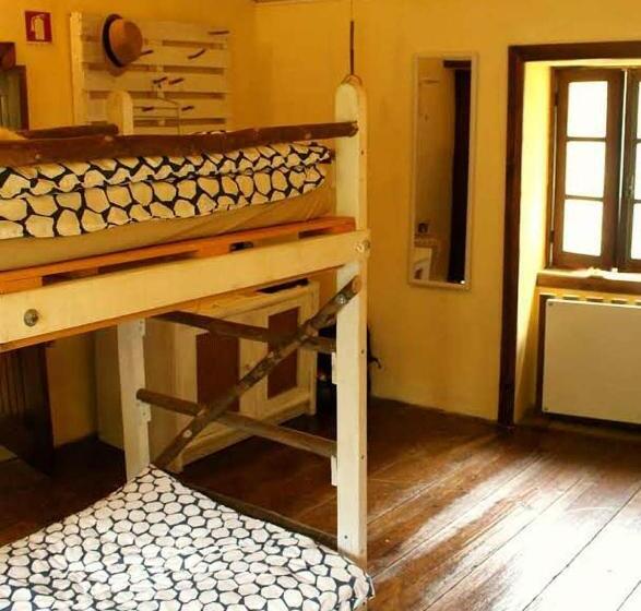 سرير فى غرفة مشتركه, Watermill Moinho Garcia