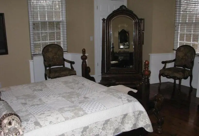 スイート, Clyde Hall Bed And Breakfast