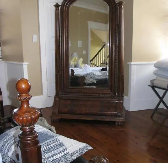 スイート, Clyde Hall Bed And Breakfast