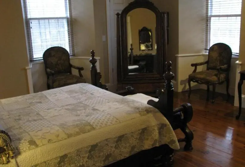 スイート, Clyde Hall Bed And Breakfast