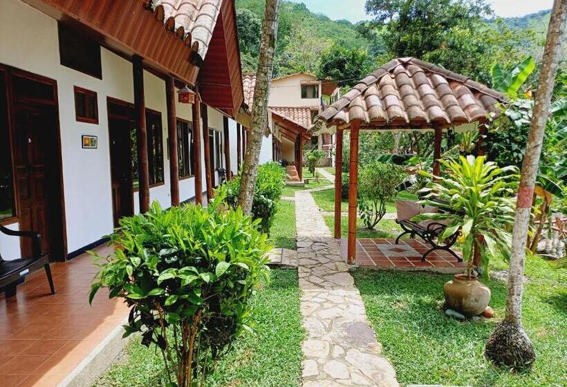 غرفة قياسية رباعية, Campestre La Gaitana