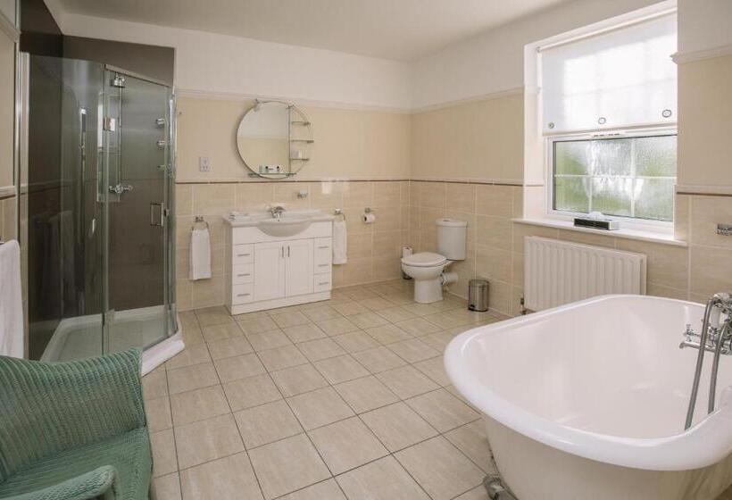 Номер Стандарт, Hemswell Court