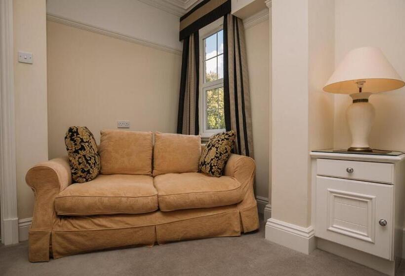 Номер Стандарт, Hemswell Court