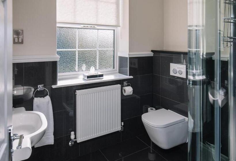 Номер Стандарт, Hemswell Court