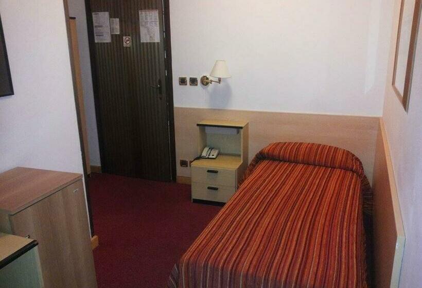 חדר סטנדרט יחיד, Piol