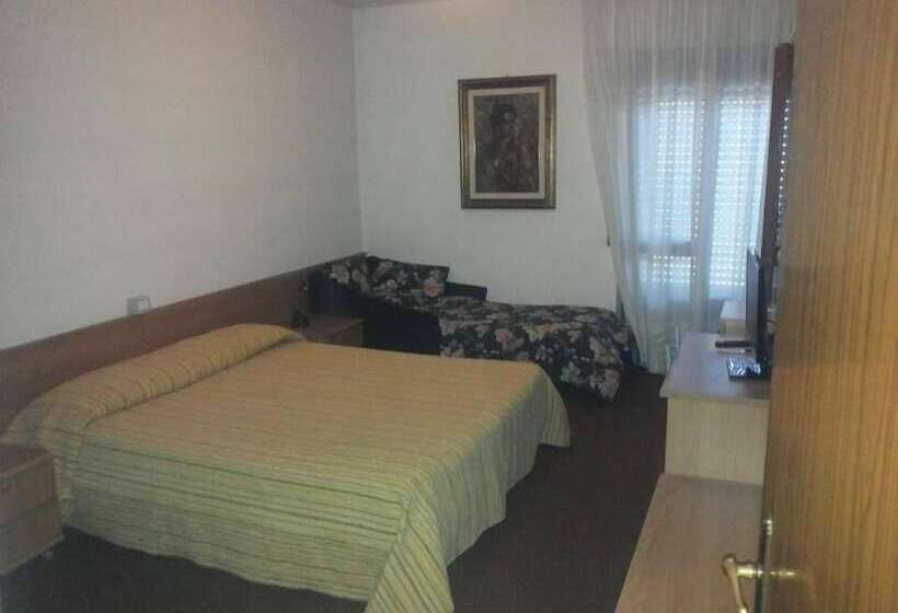 חדר סטנדרט לשלושה, Piol