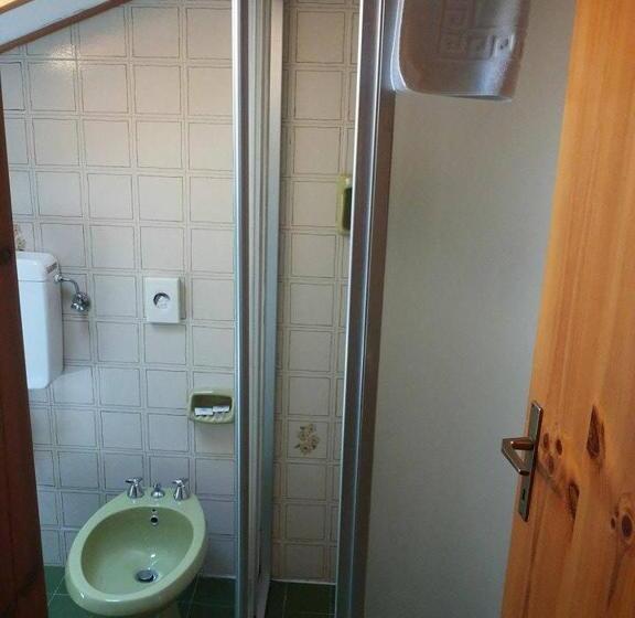 חדר סטנדרט לארבעה, Piol