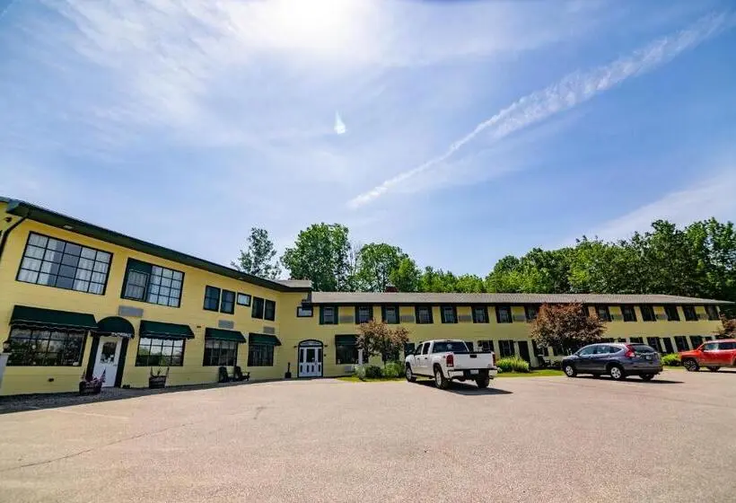 キングサイズベッドのスタンダードルーム, The Lodge At Poland Spring Resort