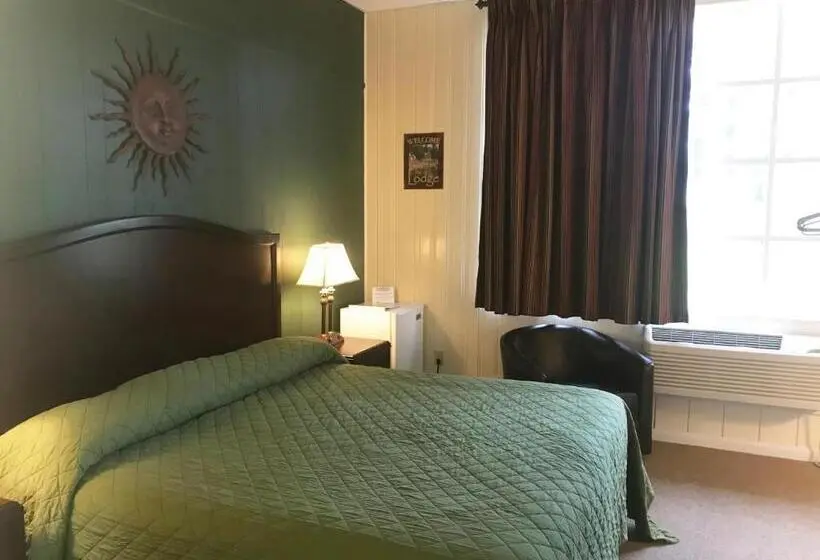 キングサイズベッドのスタンダードルーム, The Lodge At Poland Spring Resort
