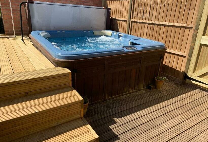 סוויטה עם ג'קוזי, The Forge Guest Rooms