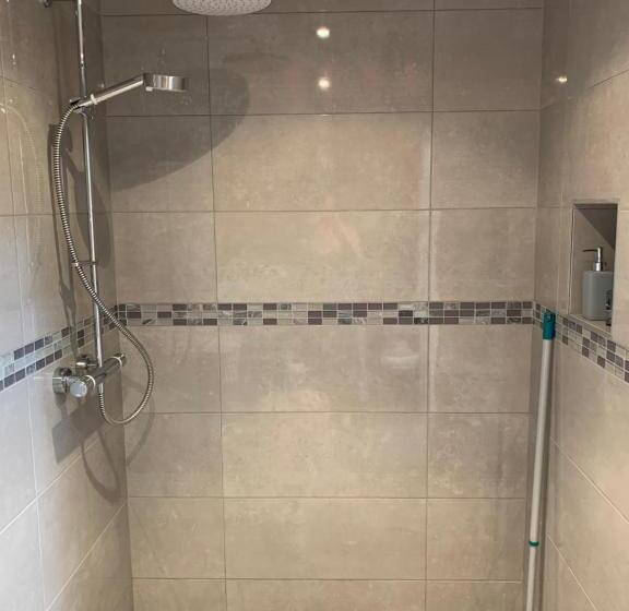 חדר סטנדרט עם מיטת קינג, The Forge Guest Rooms