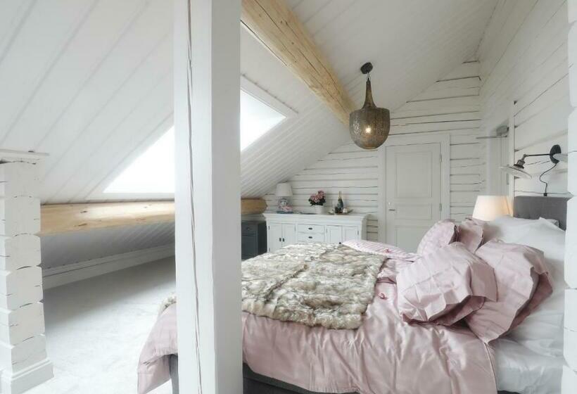 Люкс, Sara´s Bed And Breakfast