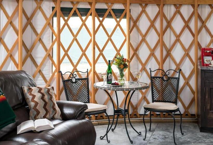 Номер Стандарт, Yale Manor B&b & Yurt Glamping