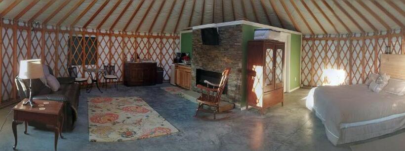 Номер Стандарт, Yale Manor B&b & Yurt Glamping