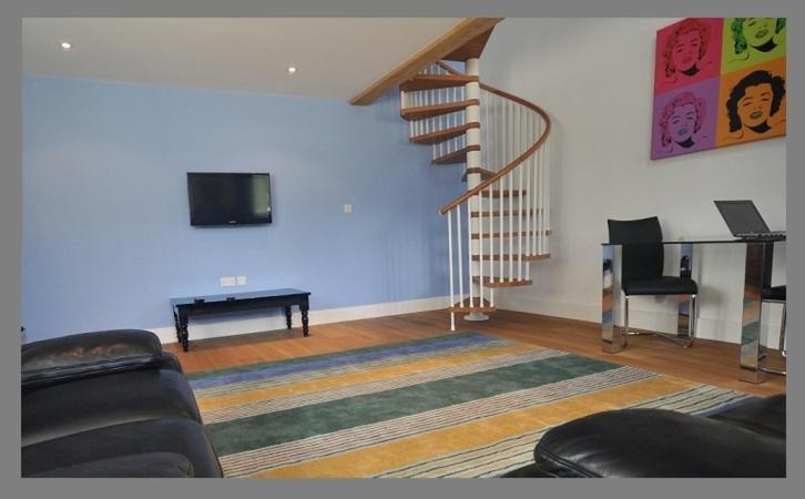 סוויטה, Court Farm Barns