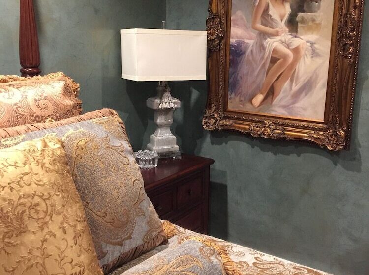 جناح ديلوكس, Louisiana Cajun Mansion