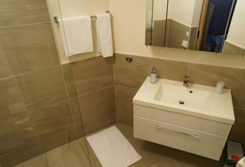 Superior Quadruple Room, Restaurant Gollner