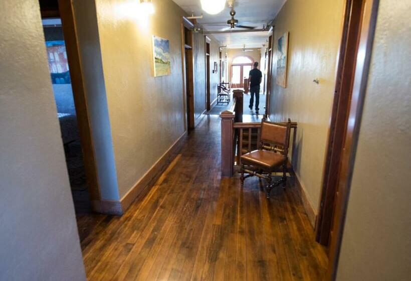 غرفة قياسية حمام مشترك, Balch