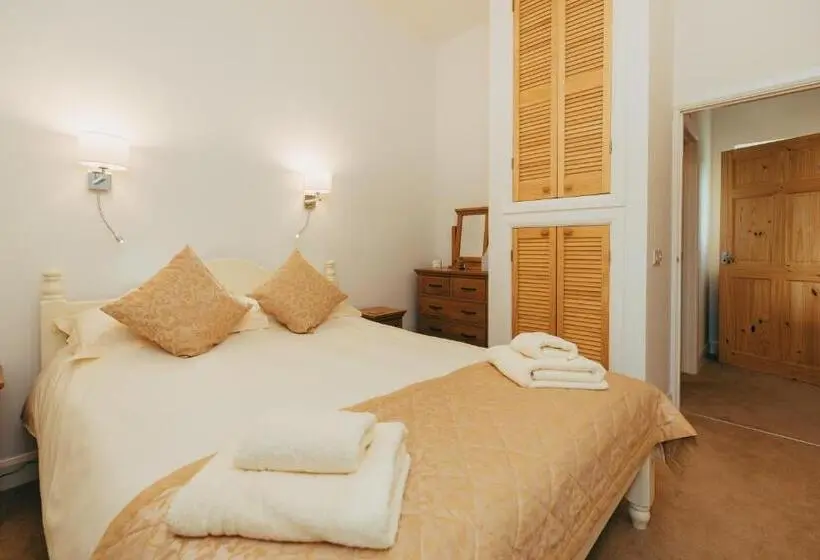 キャビン, Luccombe Farm Holiday Cottages