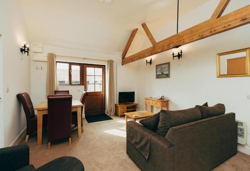 キャビン, Luccombe Farm Holiday Cottages