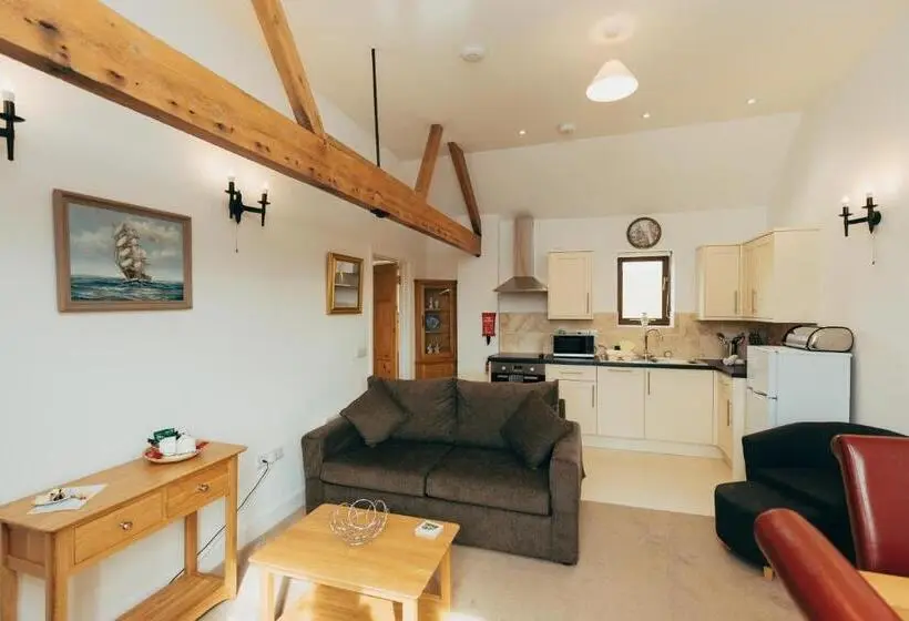 キャビン, Luccombe Farm Holiday Cottages