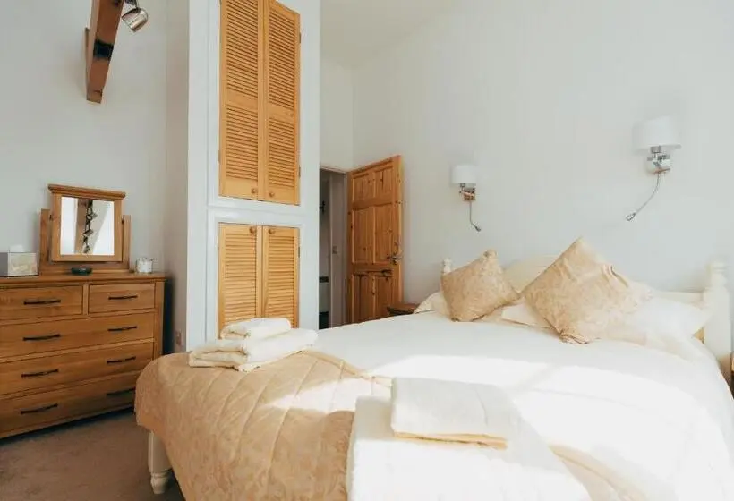 キャビン, Luccombe Farm Holiday Cottages