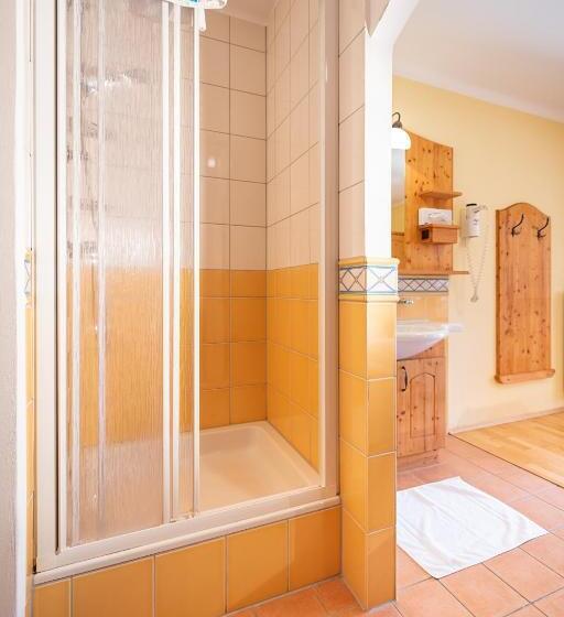 غرفة قياسية مزوَّدة بشُرفة, Mayer   Wirtshaus Und Dorf