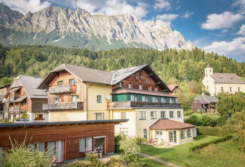 غرفة قياسية مزوَّدة بشُرفة, Mayer   Wirtshaus Und Dorf