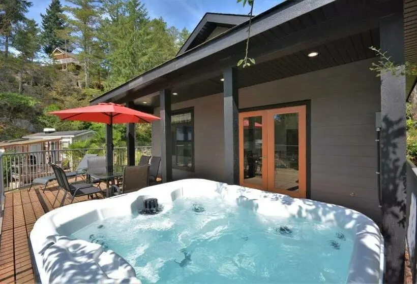 デラックスバンガロー, Pender Harbour Resort & Marina