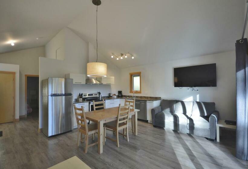 小室, Pender Harbour Resort & Marina