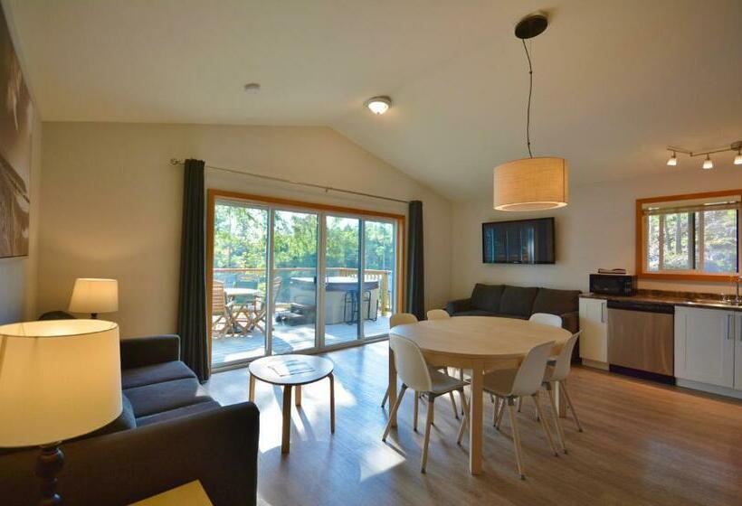 小室, Pender Harbour Resort & Marina