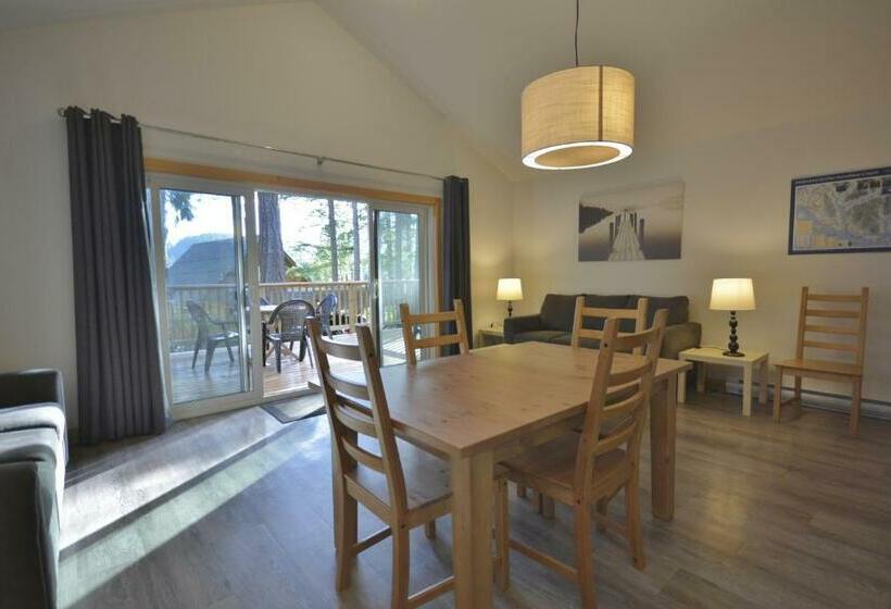 小室, Pender Harbour Resort & Marina