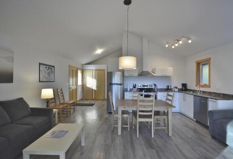 小室, Pender Harbour Resort & Marina