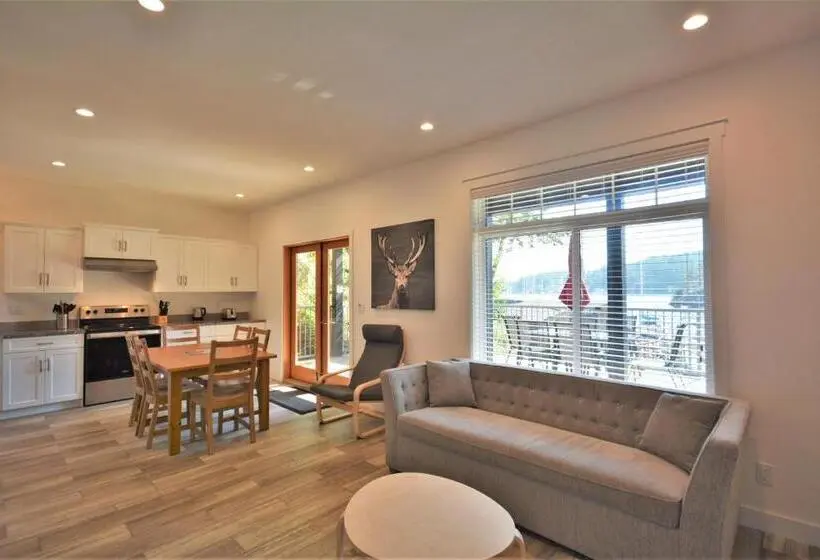 デラックスバンガロー, Pender Harbour Resort & Marina