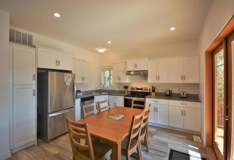 豪华洋房, Pender Harbour Resort & Marina