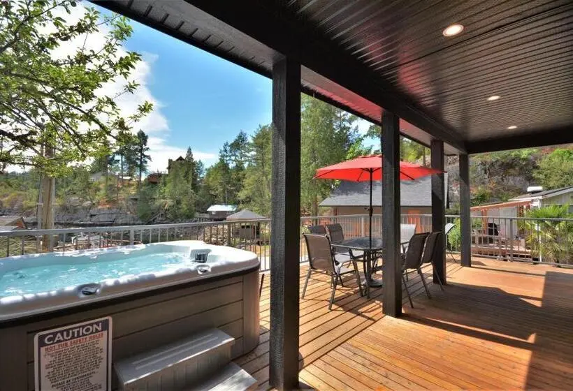 デラックスバンガロー, Pender Harbour Resort & Marina