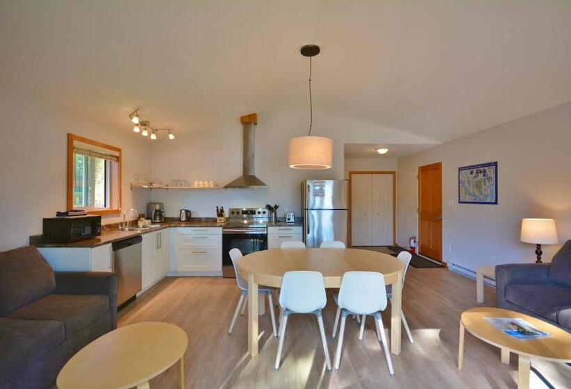 小室, Pender Harbour Resort & Marina