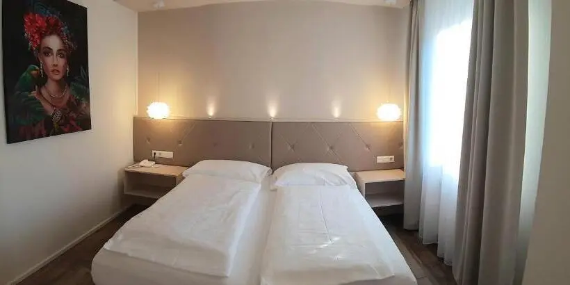 Standard Room with Balcony, Restaurant Gollner