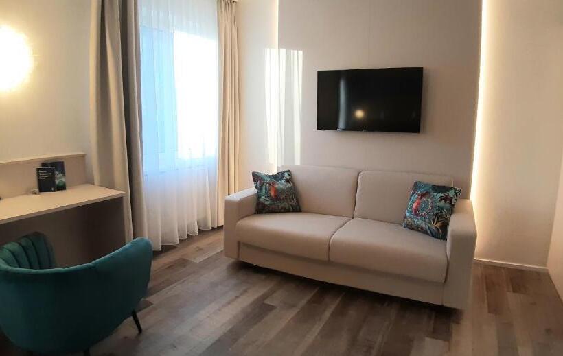 Номер Стандарт с Балконом, Restaurant Gollner