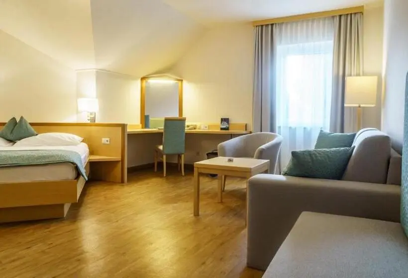 Superior Quadruple Room, Restaurant Gollner